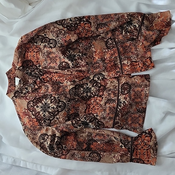 Emma James Ex Cond & Pro Cleaned Sheer Peplum Blouse, 10, $29 - Picture 1 of 9